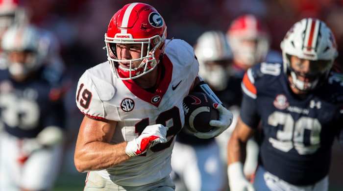 Georgia Bulldogs tight end Brock Bowers (19) runs after a catch during the third quarter as Auburn Tigers take on Georgia Bulldogs at Jordan-Hare Stadium in Auburn, Ala., on Saturday, Sept. 30, 2023.  